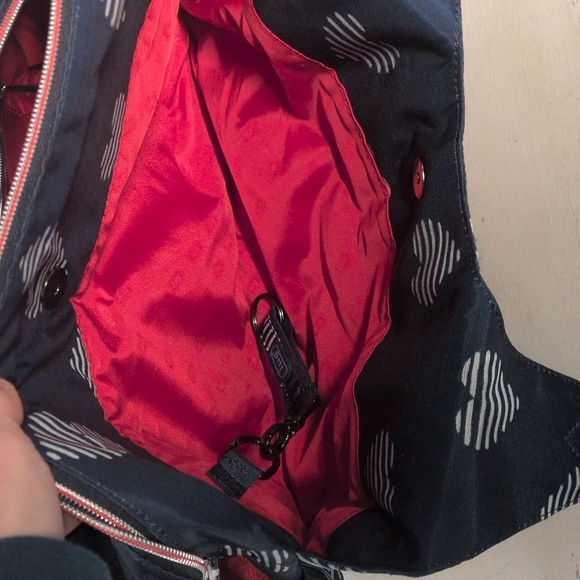 Lug Women's Romper Carry All Shoulder Bag, Brushed Navy Hearts, like new - Picture 13 of 15